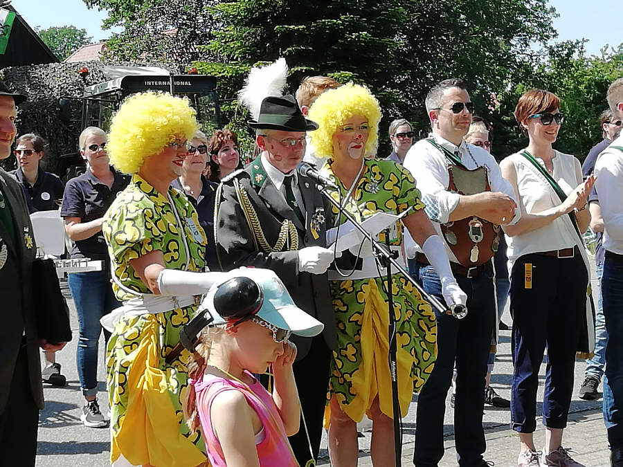 Britzmeisterinnen und Oberst