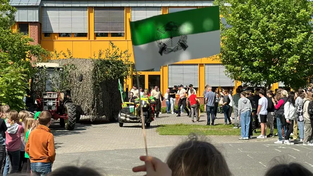 Schulbefreiung und Aufmarsch